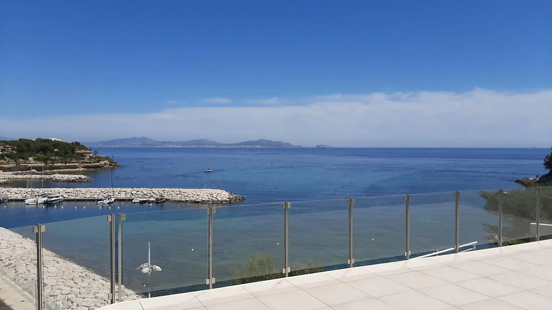 Villa Sur Le Port - Vue Mer Exceptionnelle contacts